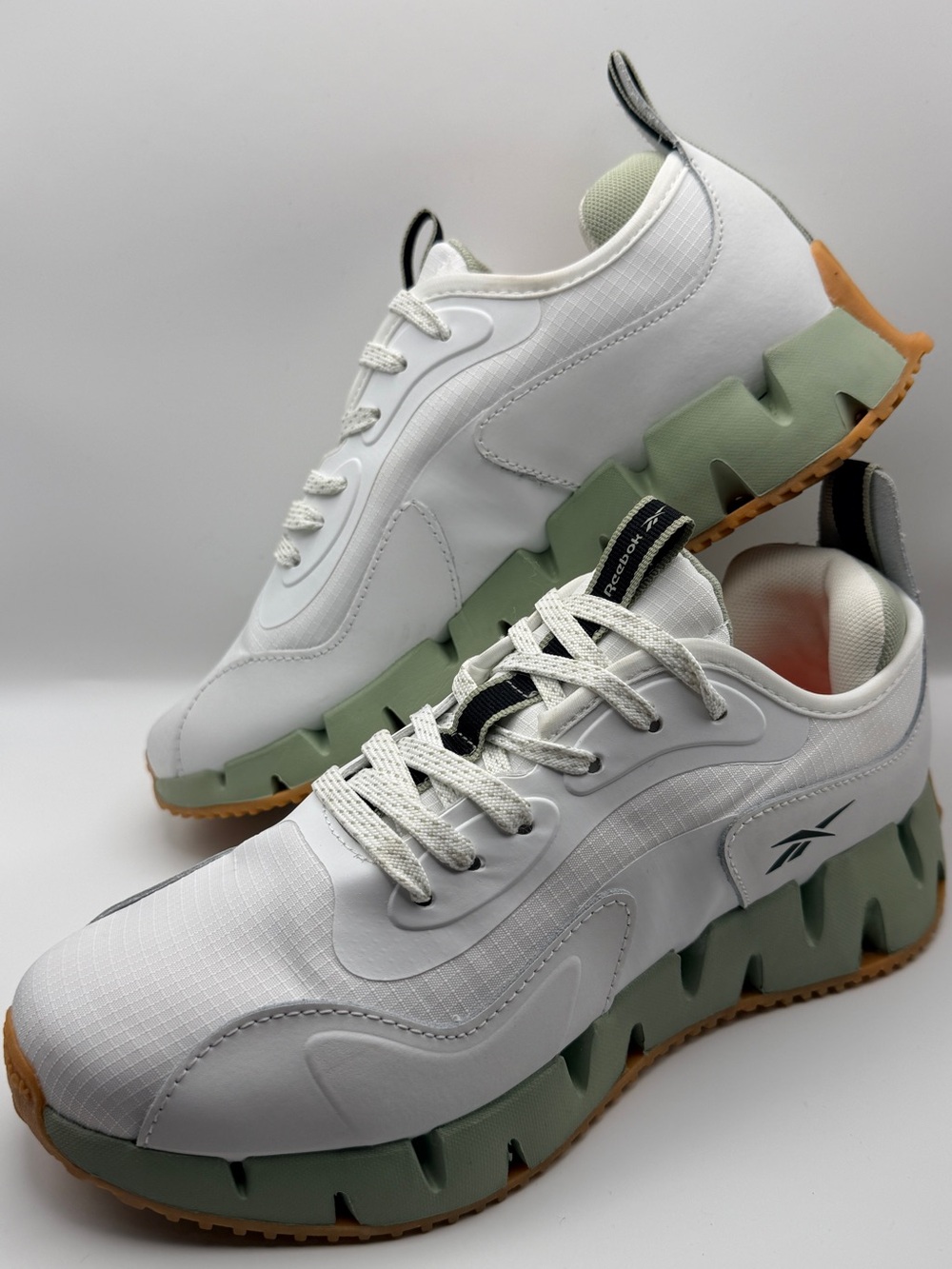 Reebok White and Sage Green Zig-Style Athletic Sneakers Women’s size 8.5